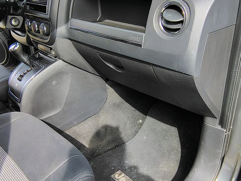 Used 2012 Jeep Compass Sport image 11