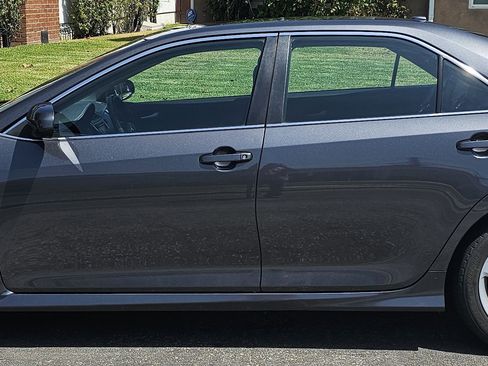 Used 2012 Toyota Camry SE FWD image 8