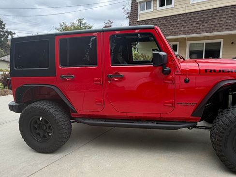 Used 2015 Jeep Wrangler Unlimited Rubicon AWD/4WD image 8