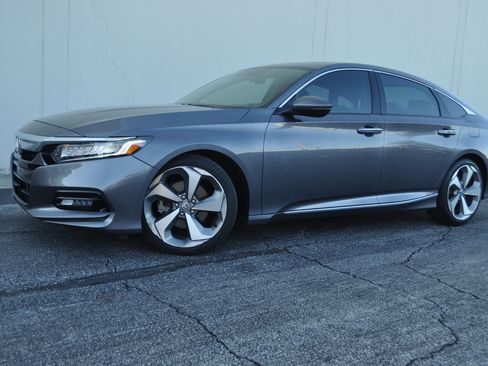 Used 2018 Honda Accord Touring image 1