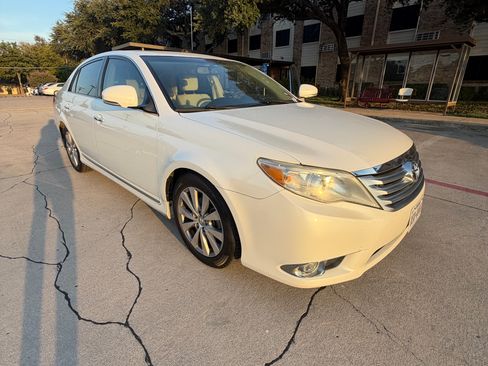 Used 2012 Toyota Avalon Limited FWD image 10