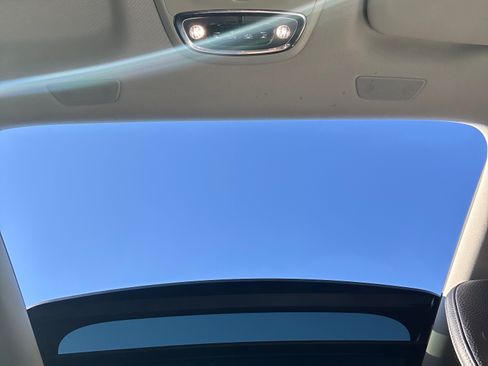 Used 2021 Volvo XC60 T6 Momentum image 15