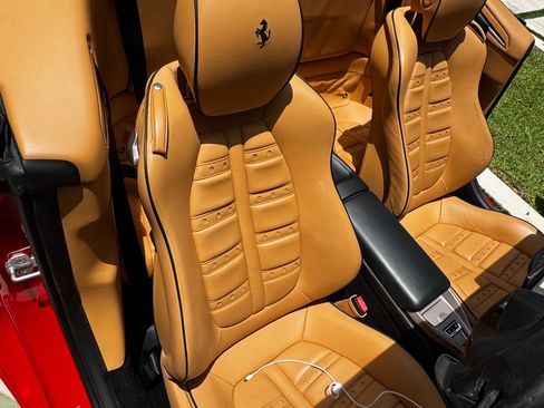 Used 2014 Ferrari California RWD image 10