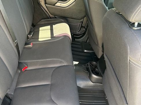 Used 2016 Jeep Wrangler Unlimited Sahara AWD/4WD image 6