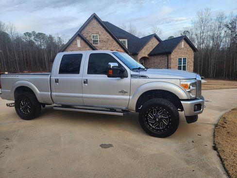 Used 2013 Ford F250 Platinum w/ FX4 Off Road Pkg image 6