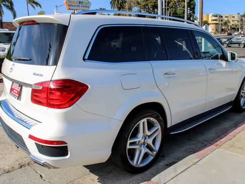 Used 2015 Mercedes-Benz GL 550 4MATIC image 5
