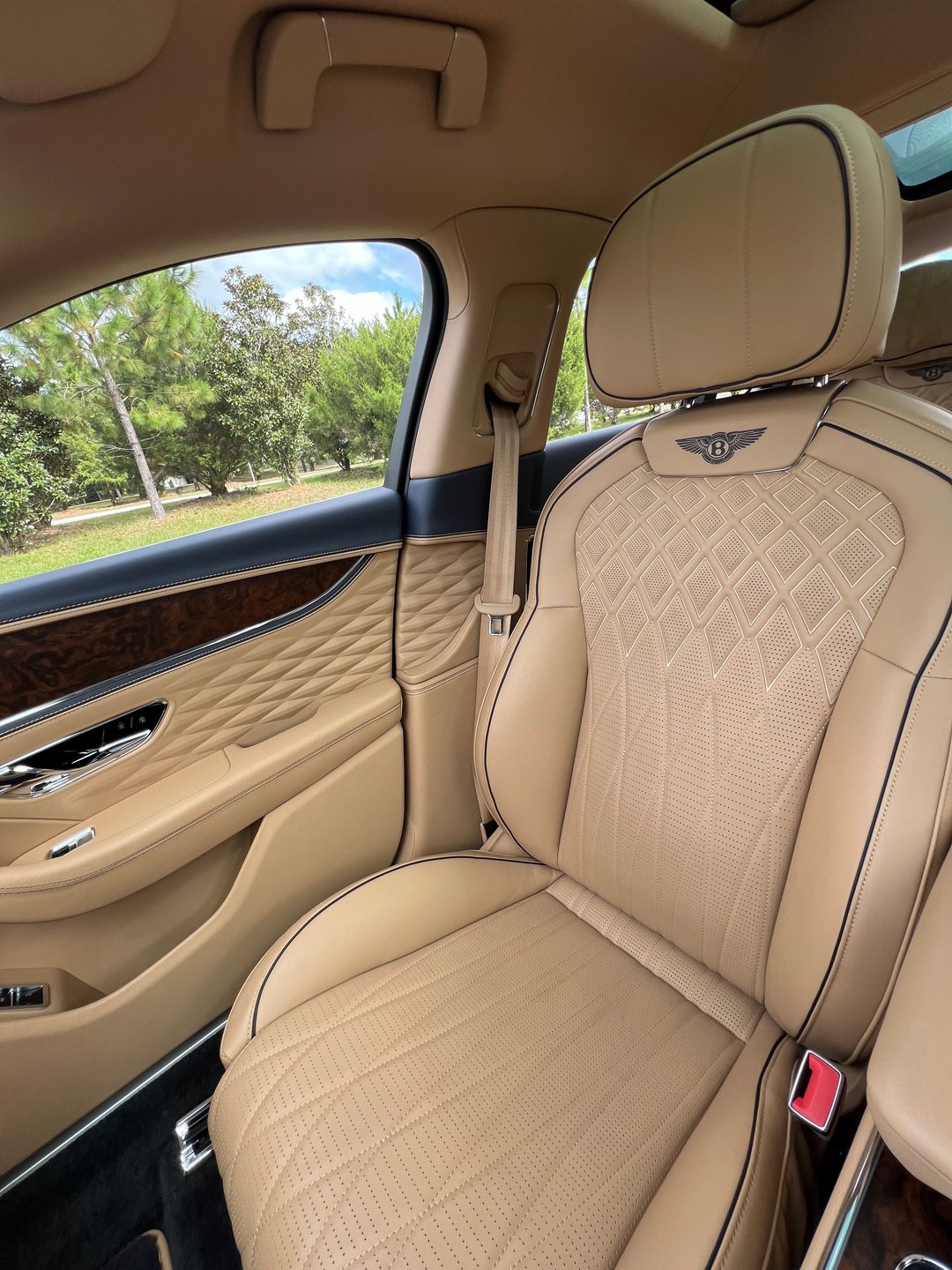 Used 2022 Bentley Flying Spur V8 AWD/4WD image 23