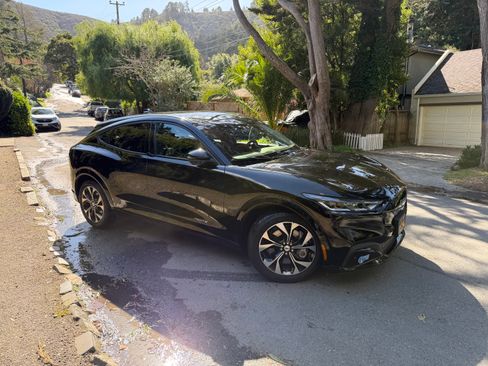 Used 2021 Ford Mustang Mach-E Premium image 17