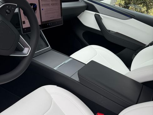 Used 2026 Tesla Model Y Long Range image 18