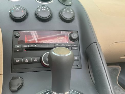 Used 2007 Pontiac Solstice Convertible w/ Premium Package RWD image 10