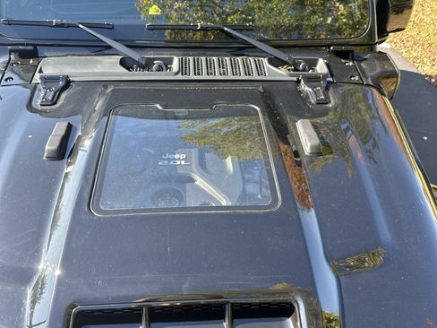 Used 2022 Jeep Wrangler Unlimited Sahara w/ Cold Weather Group image 21