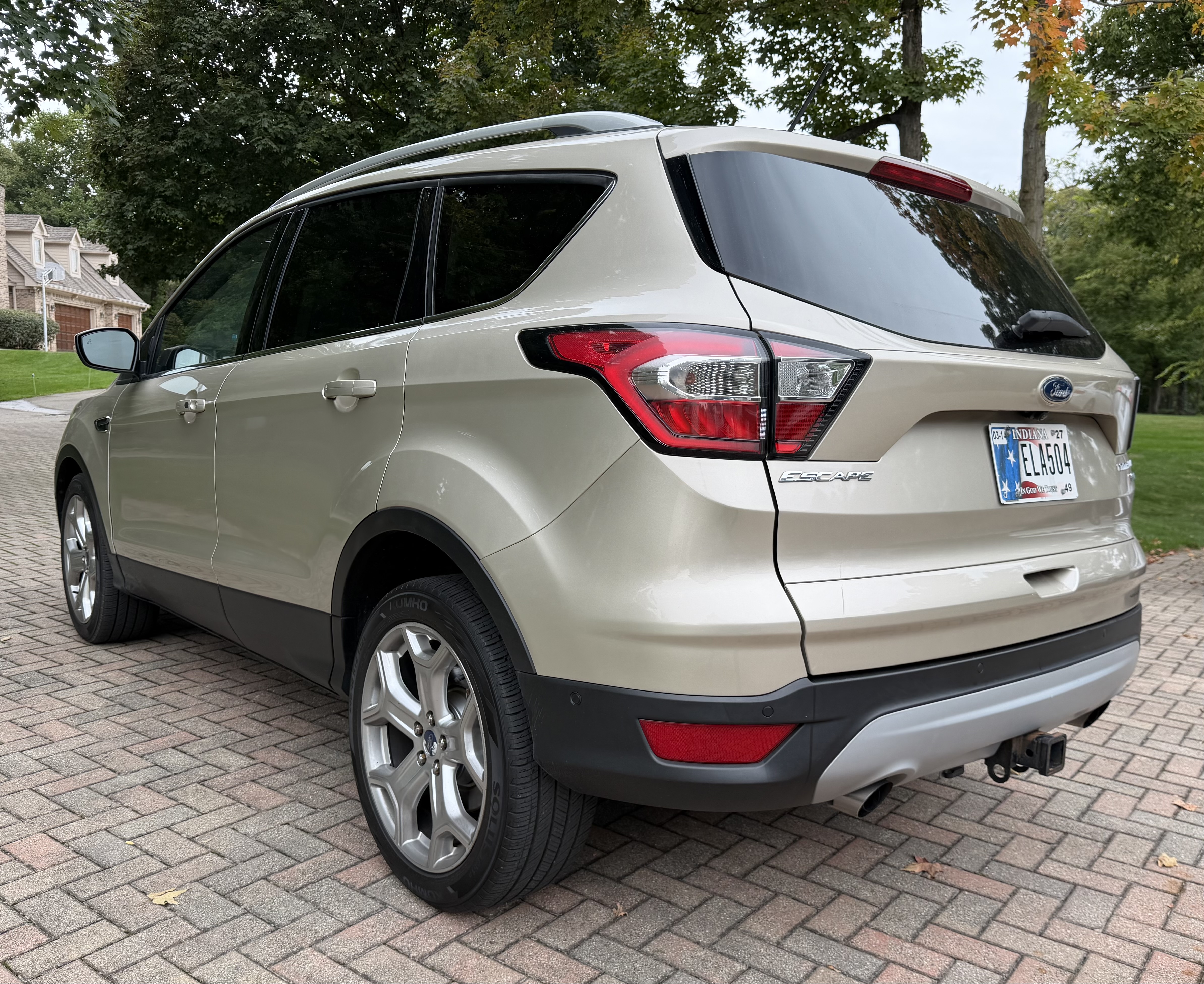 Used 2018 Ford Escape Titanium w/ Ford Safe & Smart Package AWD/4WD image 17