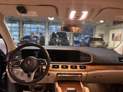 Used 2020 Mercedes-Benz GLS 450 4MATIC image 10