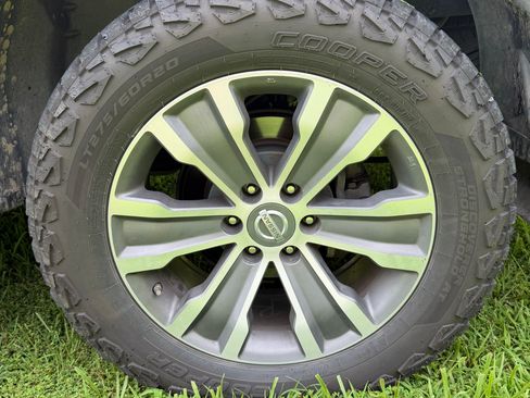 Used 2018 Nissan Titan SL AWD/4WD image 8