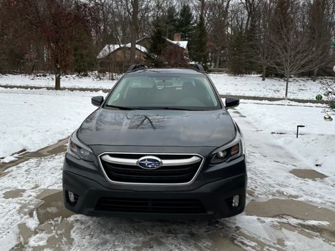 Used 2022 Subaru Outback Premium image 2