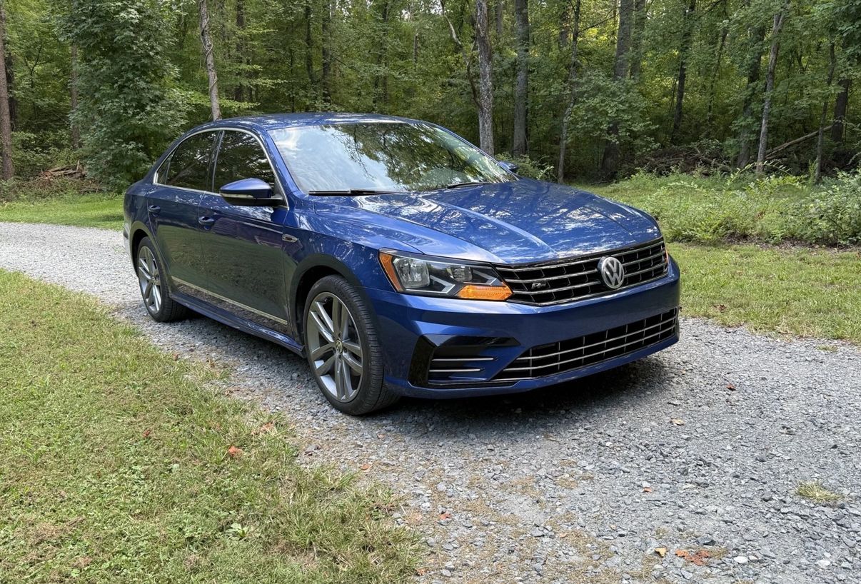Used 2017 Volkswagen Passat 1.8T R-Line FWD image 2