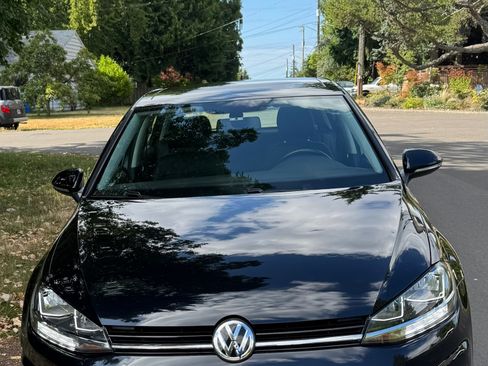 Used 2018 Volkswagen Golf SE image 2