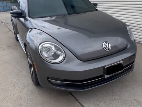 Used 2013 Volkswagen Beetle 2.0T image 4