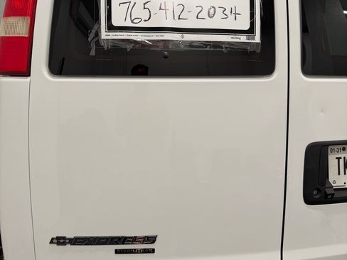 Used 2014 Chevrolet Express 3500 LT w/ LT Preferred Equipment Group image 16