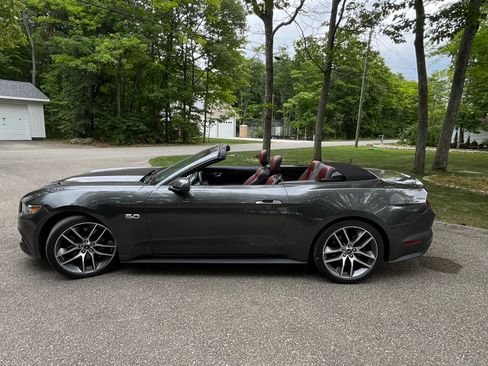 Used 2017 Ford Mustang GT Premium w/ Equipment Group 401A RWD image 4