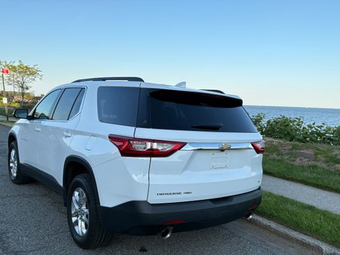 Used 2021 Chevrolet Traverse LT AWD/4WD image 5