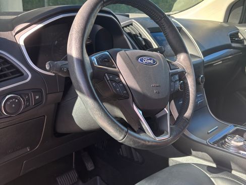 Used 2020 Ford Edge SEL w/ Cold Weather Package image 9