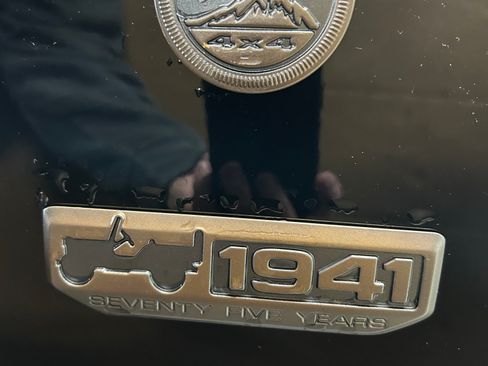 Used 2016 Jeep Wrangler Sahara image 22