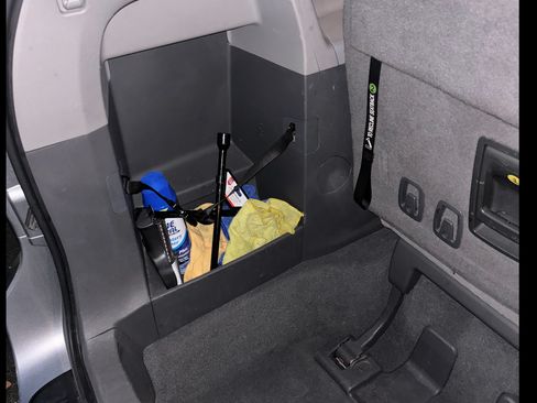 Used 2020 Toyota Sienna XLE Premium w/ Carpet Mat Package image 19