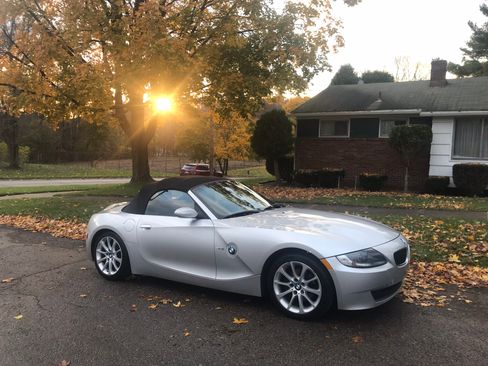Used 2006 BMW Z4 3.0i RWD image 14