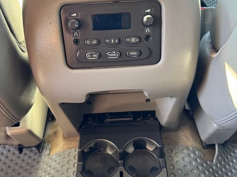 Used 2005 Chevrolet Suburban LT w/ Preferred Equipment Group image 14