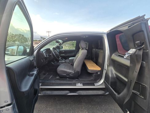 Used 2016 Toyota Tacoma TRD Sport w/ Towing Package RWD image 23