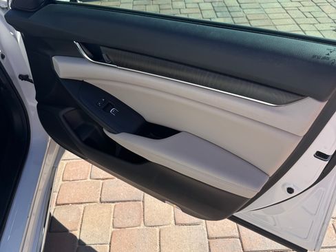 Used 2019 Honda Accord EX-L image 10