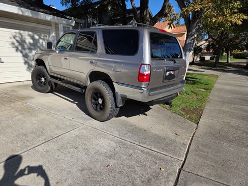 Used 2001 Toyota 4Runner SR5 image 5