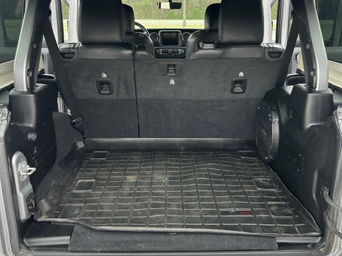 Used 2020 Jeep Wrangler Unlimited Sahara image 18