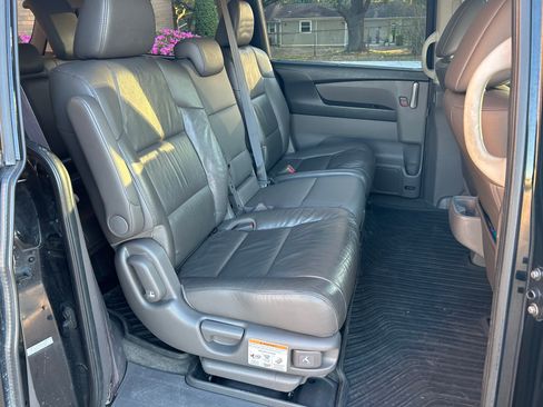 Used 2011 Honda Odyssey Touring image 24
