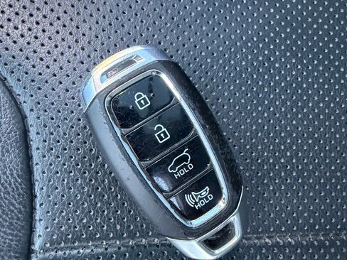 Used 2020 Hyundai Santa Fe Limited AWD/4WD image 15