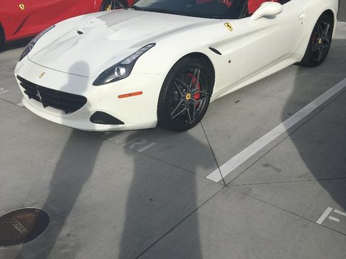 Used 2015 Ferrari California T image 5