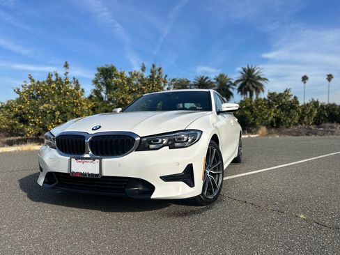 Used 2019 BMW 330i Sedan w/ Driving Assistance Package image 4