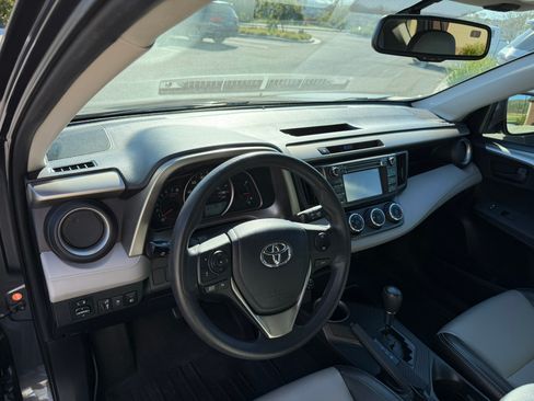 Used 2013 Toyota RAV4 LE image 20