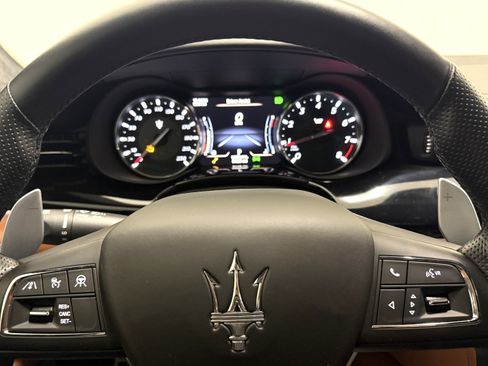 Used 2021 Maserati Quattroporte Trofeo image 12