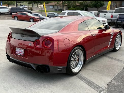 Used 2016 Nissan GT-R Premium image 4