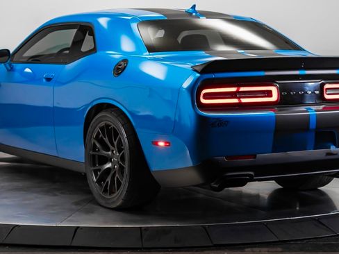 Used 2016 Dodge Challenger SRT Hellcat image 9