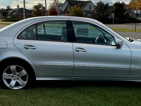 Used 2006 Mercedes-Benz E 350 4MATIC Sedan image 2