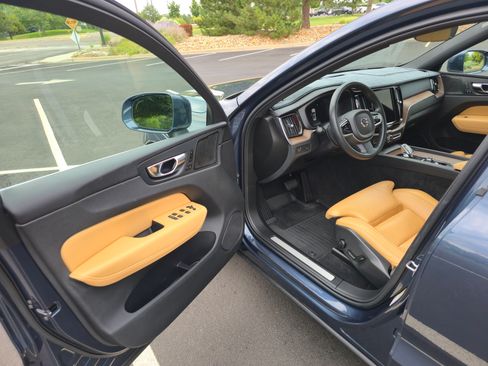 Used 2022 Volvo XC60 B5 Inscription w/ Advanced Package AWD/4WD image 11