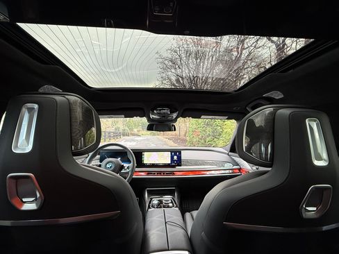 Used 2024 BMW i7 M70 image 12