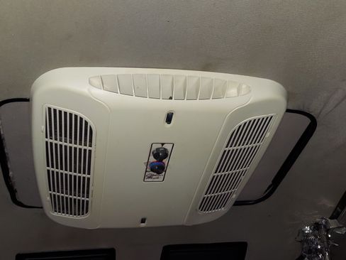 Used 1999 Lincoln Navigator 2WD image 19