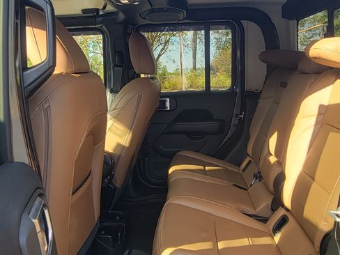 Used 2021 Jeep Gladiator Overland w/ Popular Equipment Package image 8