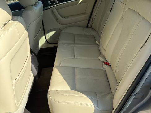 Used 2015 Lincoln MKS Sedan 4D image 11