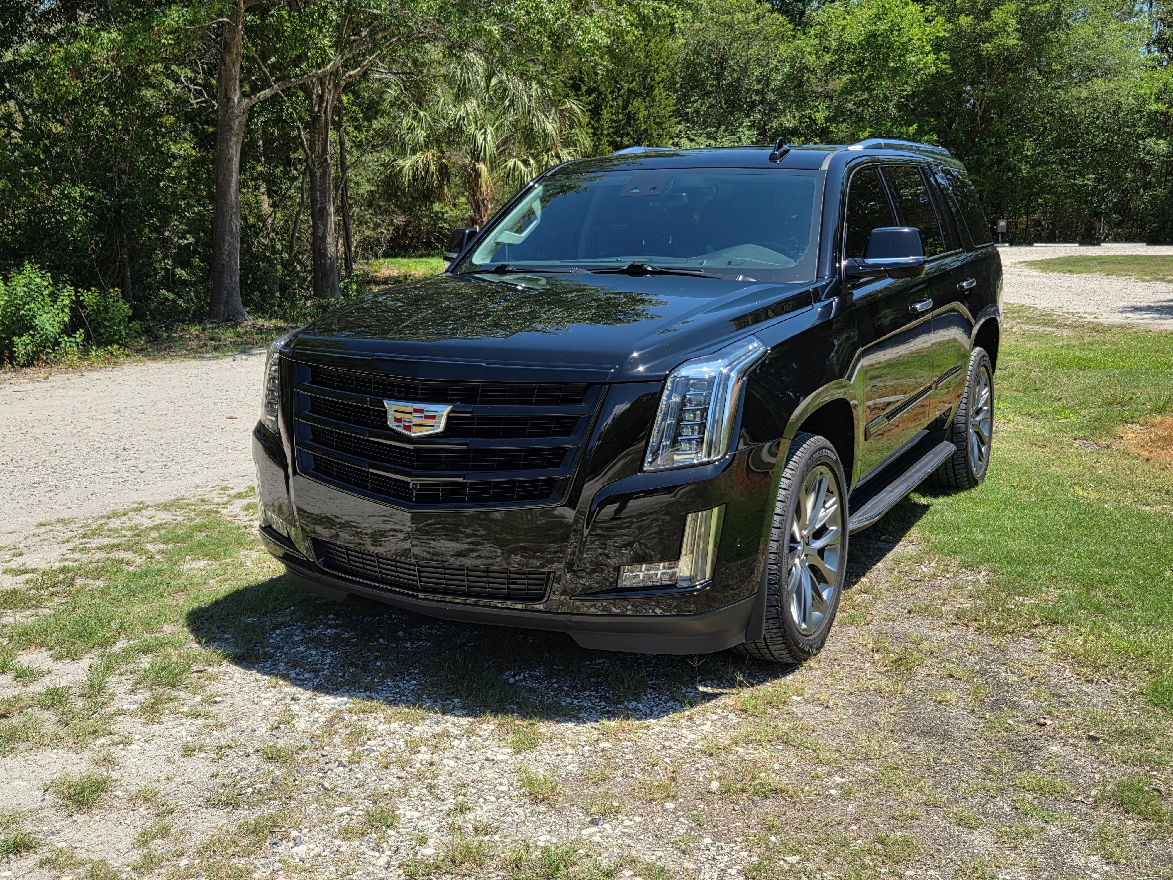 Used 2020 Cadillac Escalade Luxury w/ Escalade Sport Edition RWD image 2