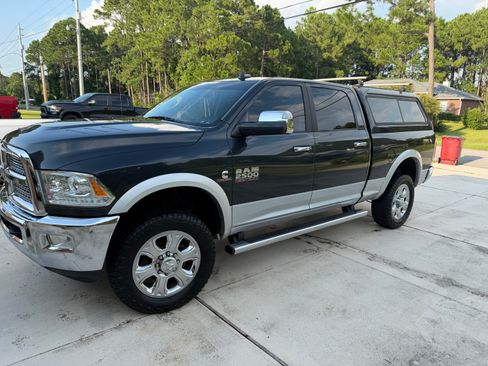 Used 2017 RAM 2500 Laramie AWD/4WD image 2